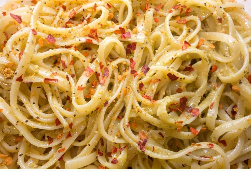 Linguine with spicy peperoncino