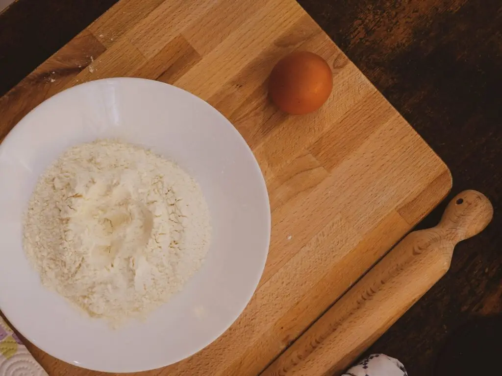 Making fresh spaghetti at a cooking class