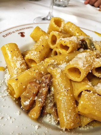 Traditional Roman pasta with pecorino cheese

