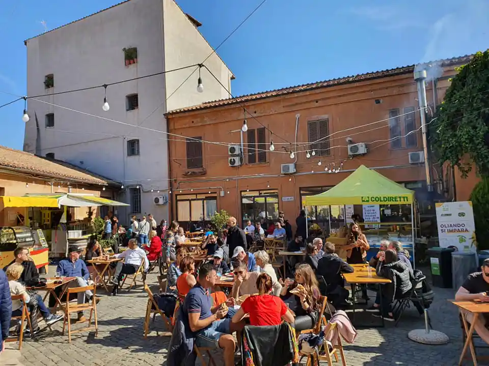 Campagna Amica Market courtyard